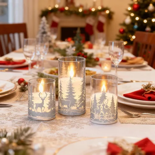 Miniatura 4 de Velas de Navidad sin llama con calcomanías de reno plateado, paquete de 3 velas LED de vidrio a pilas con temporizador remoto, velas de pilar