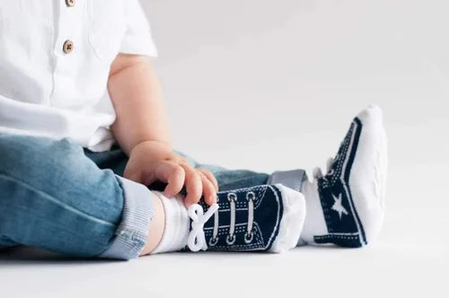Miniatura 2 de Calcetines para bebé niño con aspecto de zapato deportivo, suelas antideslizantes de agarre, 3 o 6 pares, de algodón, empaquetados para regalo