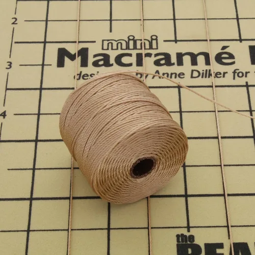 The Beadsmith S-Lon - Cordón de nailon trenzado de 0.020 in para cuerda, color marrón claro, TEX210, carrete de 77 yardas