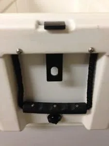 Miniatura 3 de El soporte de bloqueo de seguridad para hielo/enfriador se adapta a Yeti y muchos otros enfriadores con ranura de amarre