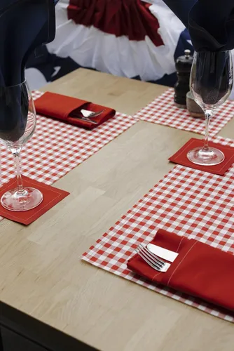 Miniatura 5 de Five Star Servilletas de Cóctel, 50 Servilletas Desechables de Algodón de Lujo para Fiestas de Cóctel, 4.5" x 4.5" para Bares en Casa, Noches de Rojo