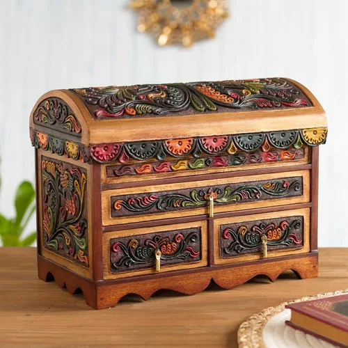 Miniatura 8 de NOVICA Joyero de cuero y madera de cedro con temática de animales, multicolor, 'Shimmering Hawk