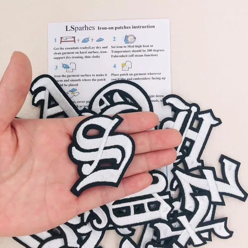 Miniatura 4 de Parches de letras góticas para planchar en inglés antiguo, blanco, S de 2 pulgadas, bordado de transferencia de calor/coser en equipo universitario