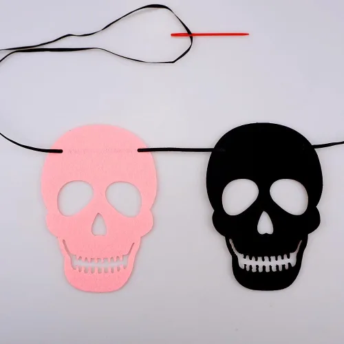 Miniatura 5 de SaktopDeco Paquete de 2 guirnaldas de calavera negra y rosa, guirnalda de esqueleto de fieltro, pancarta de Halloween para decoración gótica
