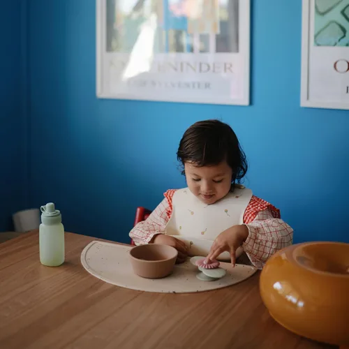 Miniatura 5 de mushie Juguete giratorio de succión Blossom Juguetes sensoriales para niños pequeños para baño y juego