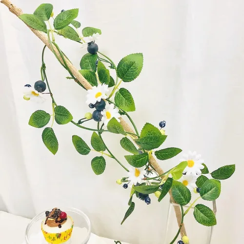 Miniatura 11 de Vid artificial de arándanos, margaritas blancas falsas, bayas y plantas, guirnalda para boda, jardín, oficina, hotel, fiesta, decoración artística