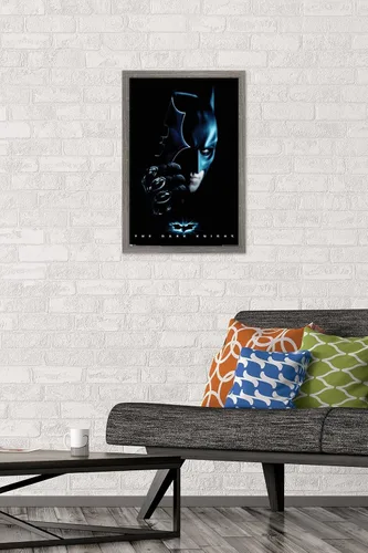 Miniatura 2 de Trends International DC Comics Movie - Póster de pared de Batman con Batarang, 14.725 x 22.375 pulgadas, versión enmarcada de madera de granero