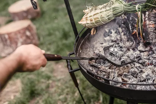 Miniatura 6 de Barebones Cowboy Grill - Pala de carbón de acero inoxidable duradera con mango de nogal para hoguera