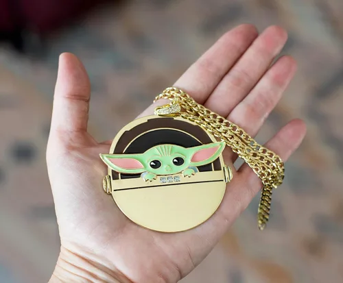 Miniatura 5 de Star Wars The Mandalorian Baby Yoda en cadena de oro, collar con tapa magnética para decoración, colgante de base de metal único duradero