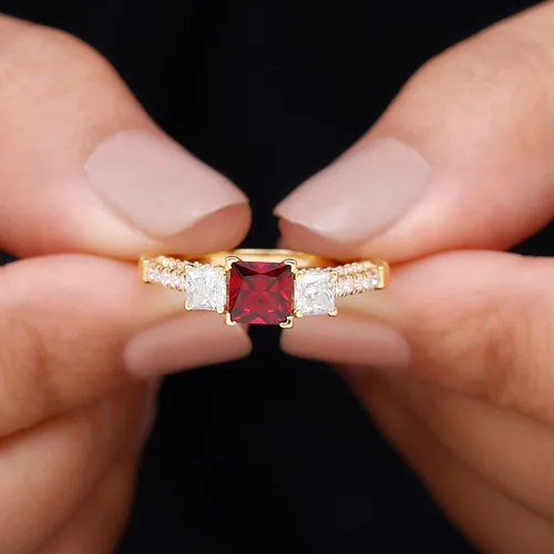 Miniatura 4 de Anillo de compromiso de 3 piedras de moissanita de rubí cultivado en laboratorio, calidad AAA, anillo para el futuro del pasado presente, listo