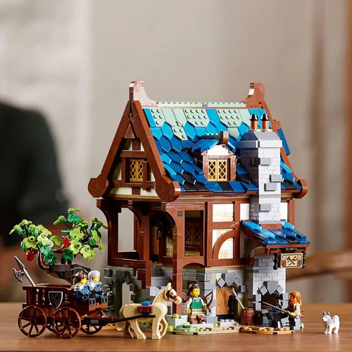 Miniatura 7 de LEGO Ideas Medieval Blacksmith 21325 - Juego de construcción, kit de modelo para adultos para construir, casa de exhibición coleccionable