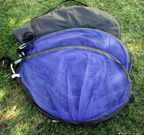 Miniatura 5 de BlueDot Trading Juego de dos (2) redes de fútbol plegables portátiles para interiores o exteriores, 5 pies/5.2 ft, ribete negro con bolsa