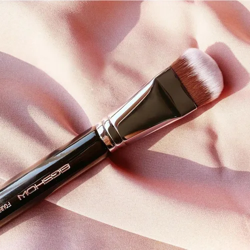 Miniatura 7 de EIGSHOW Pro Brocha inclinada para base, cerdas anguladas, máscara Kabuki, cepillo facial perfecto para mezcla de pulido de crema líquida en polvo