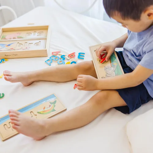 Miniatura 8 de Melissa & Doug See & Spell - Juguete educativo de madera, Versión estándar