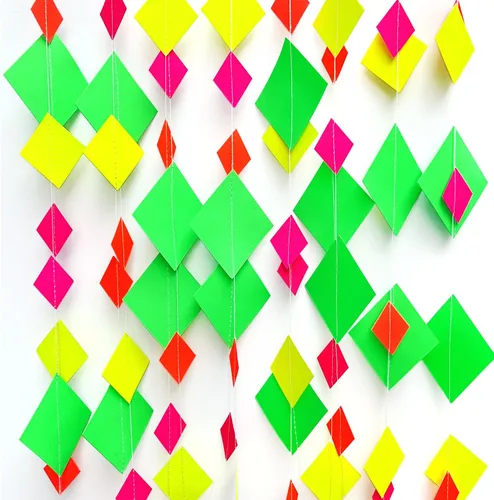 Miniatura 5 de Guirnalda de Papel Neón de 110 pies, Serpentinas Neón, Estrella Perforada, Decoraciones Neón de Luz Negra que Brillan para Fiestas, Reactivas a UV