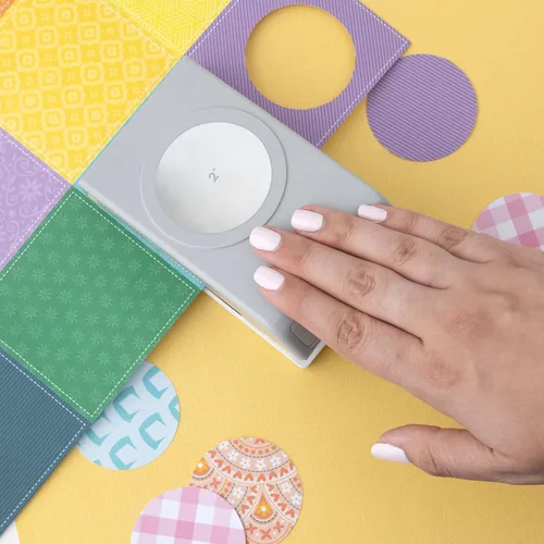 Miniatura 4 de EK Tools Perforadora metálica de papel de 2 pulgadas, multicolor, crea círculos precisos para tarjetas hechas a mano, álbumes de recortes, etiquetas