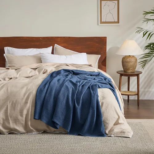 Miniatura 6 de Bedsure - Mantas decorativas 100 % algodón para sofá, tejidas con punto gofre de 405 GSM, suaves y livianas, para todas las estaciones, color azul