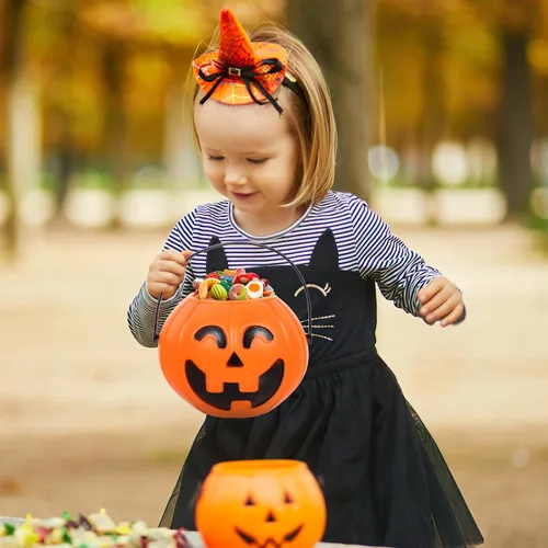 Miniatura 9 de Cubo de calabaza naranja de 6.7 pulgadas de plástico para dulces con asa para niños truco o trato fiesta de Halloween