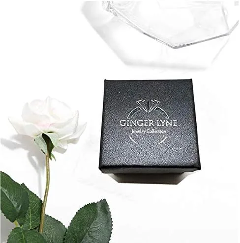 Miniatura 4 de Pendientes de perrito con diseño de perrito de Labrador dorado de la colección Ginger Lyne.