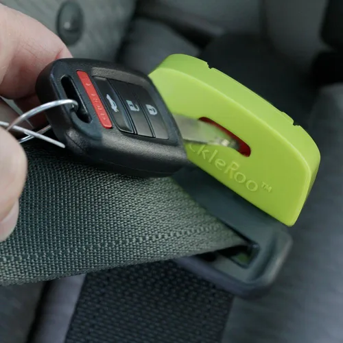 Miniatura 3 de BuckleRoo™ - Protector de hebilla para cinturón de seguridad para los artistas del escape del asiento trasero