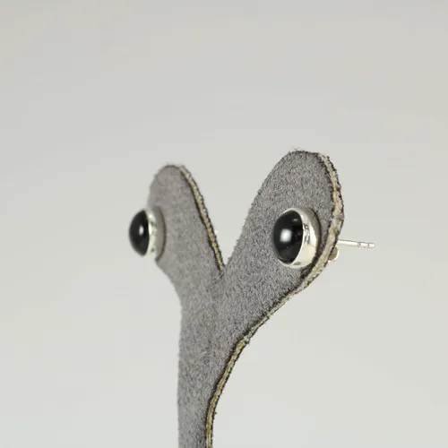 Miniatura 8 de Aretes de plata de ley 925 maciza hechos a mano con piedras preciosas redondas para mujeres y hombres, disponibles en piedras azules, negras