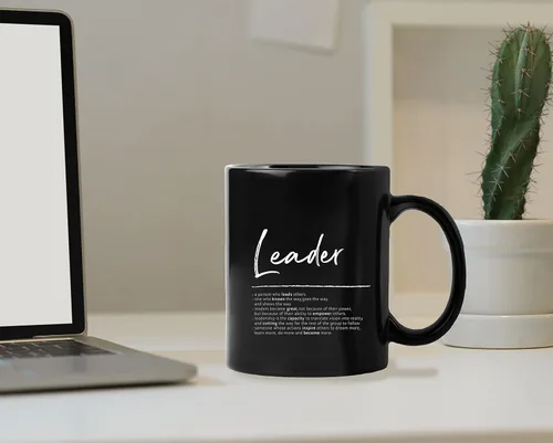 Miniatura 2 de QUICQOD Leader Definition - Taza de café – Regalos de agradecimiento para liderazgo, jubilación, mentor, supervisor – Cerámica negra de 11 onzas