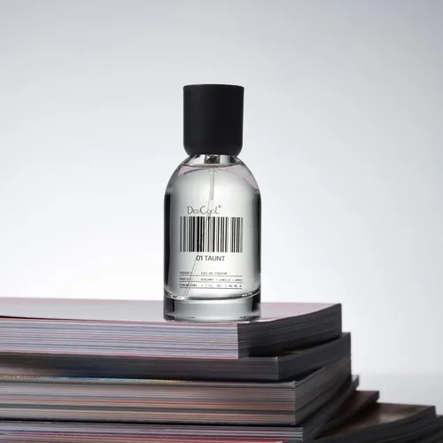 Miniatura 6 de DedCool Eau de Parfum 01 Taunt Fragancia de Lujo Unisex Bergamota, Floral, Cassis, Vainilla y Ámbar Perfume Vegano No Tóxico Aroma Limpio