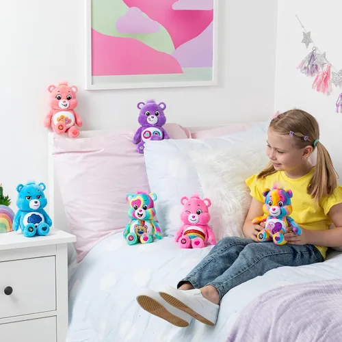 Miniatura 7 de Care Bears Oso Good Vibes con Purpurina de 9" - Tie-Dye Multicolor, ¡Hecho de Materiales Reciclados! – Bueno para Niñas y Niños, Coleccionistas