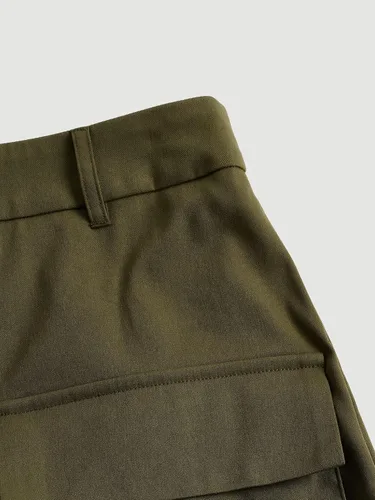 Miniatura 3 de WDIRARA Pantalones cortos cargo de verano con cintura elástica y pierna ancha para mujer, con bolsillos