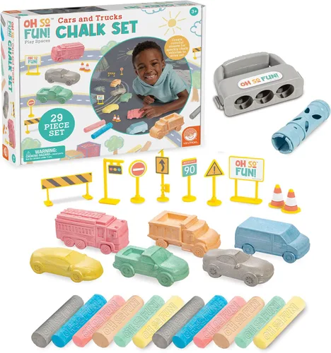 MindWare Oh So Fun - Juego de tizas para acera de autos y camiones, tiza en forma de vehículo con letreros de tráfico y soportes para juego creativo