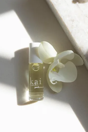Miniatura 6 de kai Aceite de perfume: un aroma fresco, hermoso y ligero de gardenia envuelto en exóticos blancos, perfume roll-on de 1/8 oz de larga duración