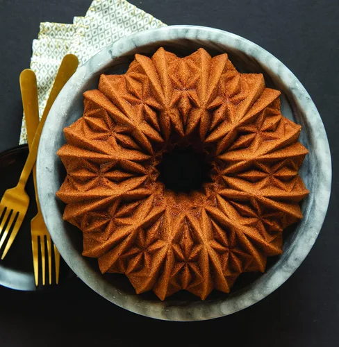 Miniatura 4 de Nordic Ware Cut Crystal Bundt, 10 tazas, dorado