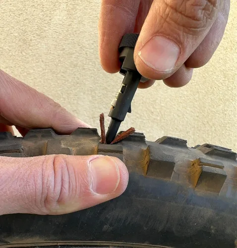 Miniatura 8 de GÜP-GUP-OPS - Sistema de pinchazos de gran tamaño, kit de reparación de tapones de neumáticos de bicicleta sin cámara MTB Road Gravel - Fija una