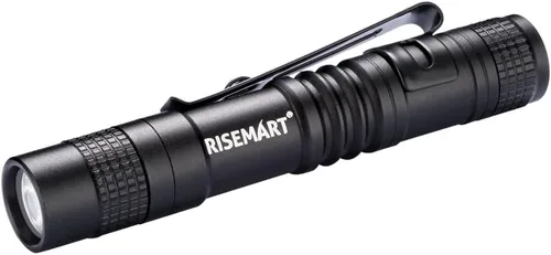 Miniatura 9 de RISEMART Mini Linterna Súper Pequeña AAA 100 Lúmenes Ultra Brillante Luz LED Tipo Bolígrafo Clip de Bolsillo Antorcha Táctica (3.5" 2 Unidades)