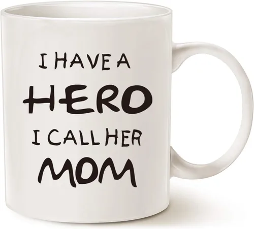 MAUAG Taza de café, taza de cerámica para mamá de héroe, divertido mejor regalo para el día de la madre y cumpleaños, 14 onzas líquidas, color blanco