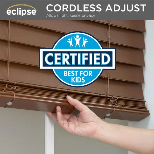 Miniatura 3 de Eclipse Persianas de madera falsa de 2 pulgadas, 23.5" de ancho x 64" de largo en roble oscuro - Persianas sin cordón, Certificadas como seguras