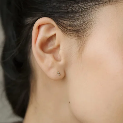 Miniatura 5 de HONEYCAT Aretes pequeños de doble cristal Joyería minimalista y delicada
