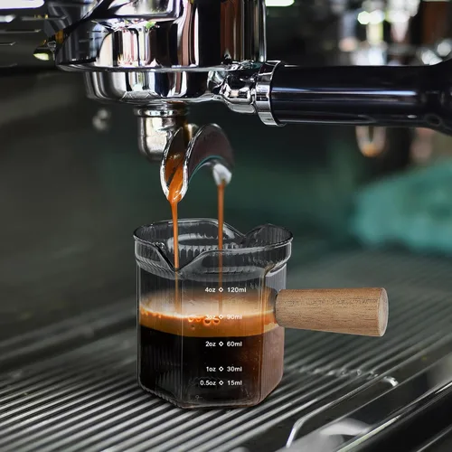 Miniatura 3 de Joeyan 4 onzas Gris Jarra medidora de triple boquilla con asa de madera, taza medidora de vidrio de borosilicato estriado de alta calidad, vasos