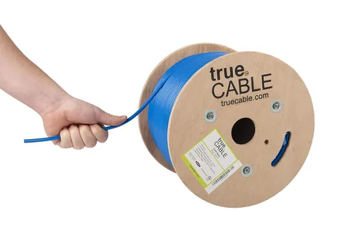 trueCABLE Cat6 Riser (CMR), 500ft, azul, 23AWG 4 pares de cobre sólido desnudo, 550MHz, PoE++ (4PPoE), listado ETL, par trenzado sin blindaje (UTP),