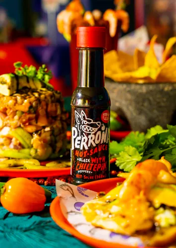 Miniatura 4 de La Perrona Negra Seafood Hot Sauce Botella de 5 onzas Black Marisco Salsa Picante Extra picante Hecho a mano Paquete de 3