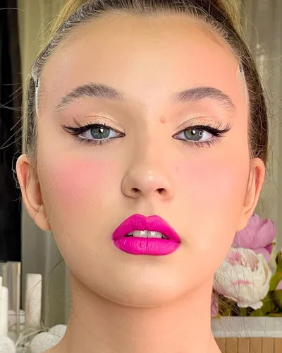 Miniatura 9 de Oulac Lápiz labial mate rosa para mujeres, lápiz labial líquido duradero de color rosa intenso, color de labios de alto impacto con cobertura total