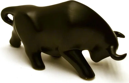 Miniatura 2 de Toro de escultura de cerámica hecho a mano y pintado a mano. Figura decorativa (tamaño pequeño 9.45 x 5.51 x 3.94 pulgadas) (negro mate)