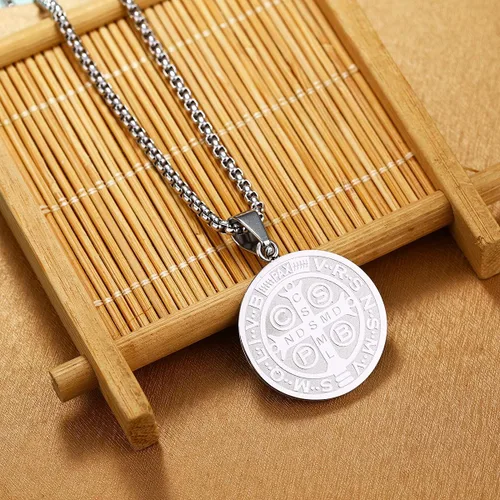 Miniatura 4 de Yonhon Collar de medalla de San Benito de acero inoxidable, exorcismo católico regalo para hombres