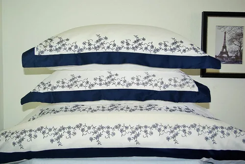 Miniatura 3 de sheetsnthings Juego de edredón de 8 piezas de tamaño matrimonial bordado Amalia dorado y blanco, incluye juego de funda de edredón de algodón de 3