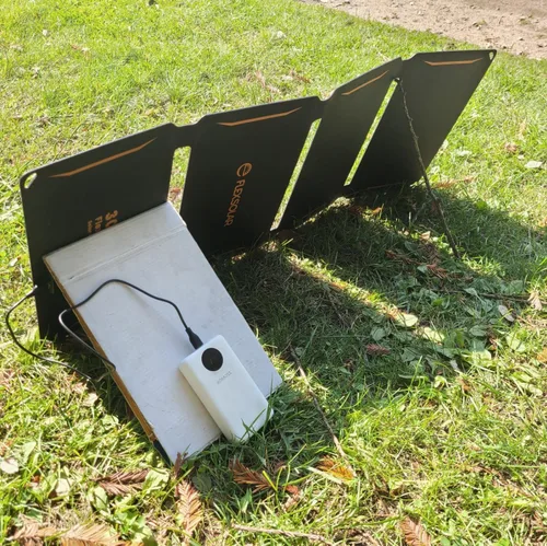 Miniatura 7 de FlexSolar Cargador solar portátil de 30 W, panel plegable de ETFE con QC3.0 18 W USB-A/USB-C y resistencia al agua IP67 - Carga rápida