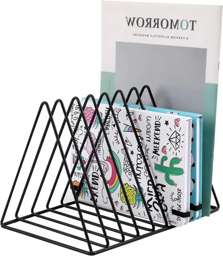 Miniatura 5 de PENGKE Organizador de archivos triangular de hierro para escritorio, estante de libros, revista de cobre, soporte para periódicos, organizador de Oro