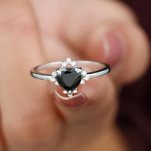 Miniatura 4 de Anillo de promesa de ónix negro con forma de corazón certificado con moissanita 1 pieza Calidad AAA