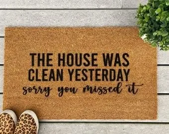 Tapete con texto en inglés «The House was Clean Yesterday», «Sorry You Missed It», «Mom Life», regalo de cumpleaños, 16 pulgadas de largo x 24