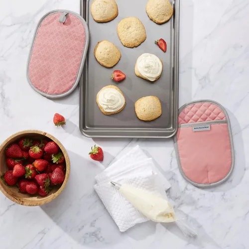 Miniatura 2 de KitchenAid Juego de 2 agarraderas para ollas Asteroid, rosa seco, 6.5"x10" Rosa seca