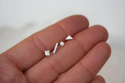 Miniatura 6 de Juego de pequeños aretes de tuerca con forma geométrica, pequeños aretes de plata esterlina, segundo piercing, tercer piercing, caramelo de oreja
